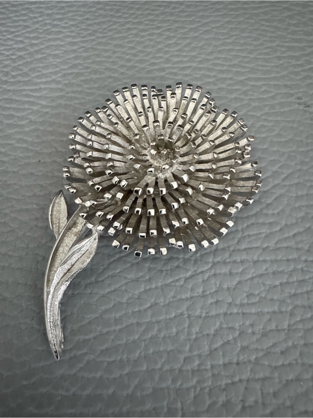 VINTAGE CROWN TRIFARI SILVER TONE SUNBURST FLOWER BROOCH PIN